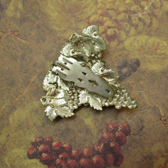 Grape Clusters REPOUSSE CONVERTIBLE Dress Clip~1930s Silver Grape Statement Clip - Picture 12 of 13